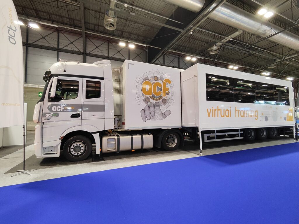 Aula móvil de ACF Innove. Formación con simuladores virtuales